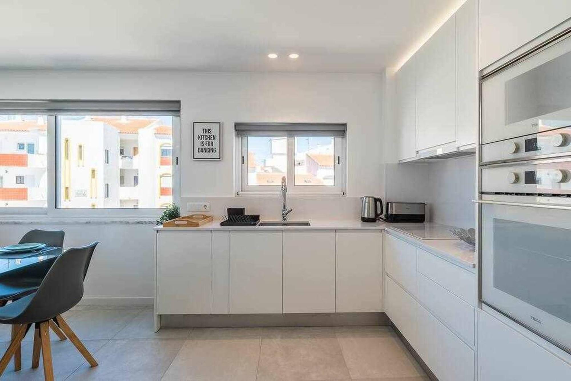 Central Town 2-Bedroom Apartment Албуфейра Екстериор снимка