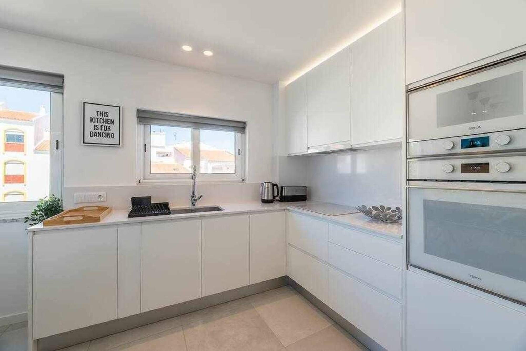 Central Town 2-Bedroom Apartment Албуфейра Екстериор снимка